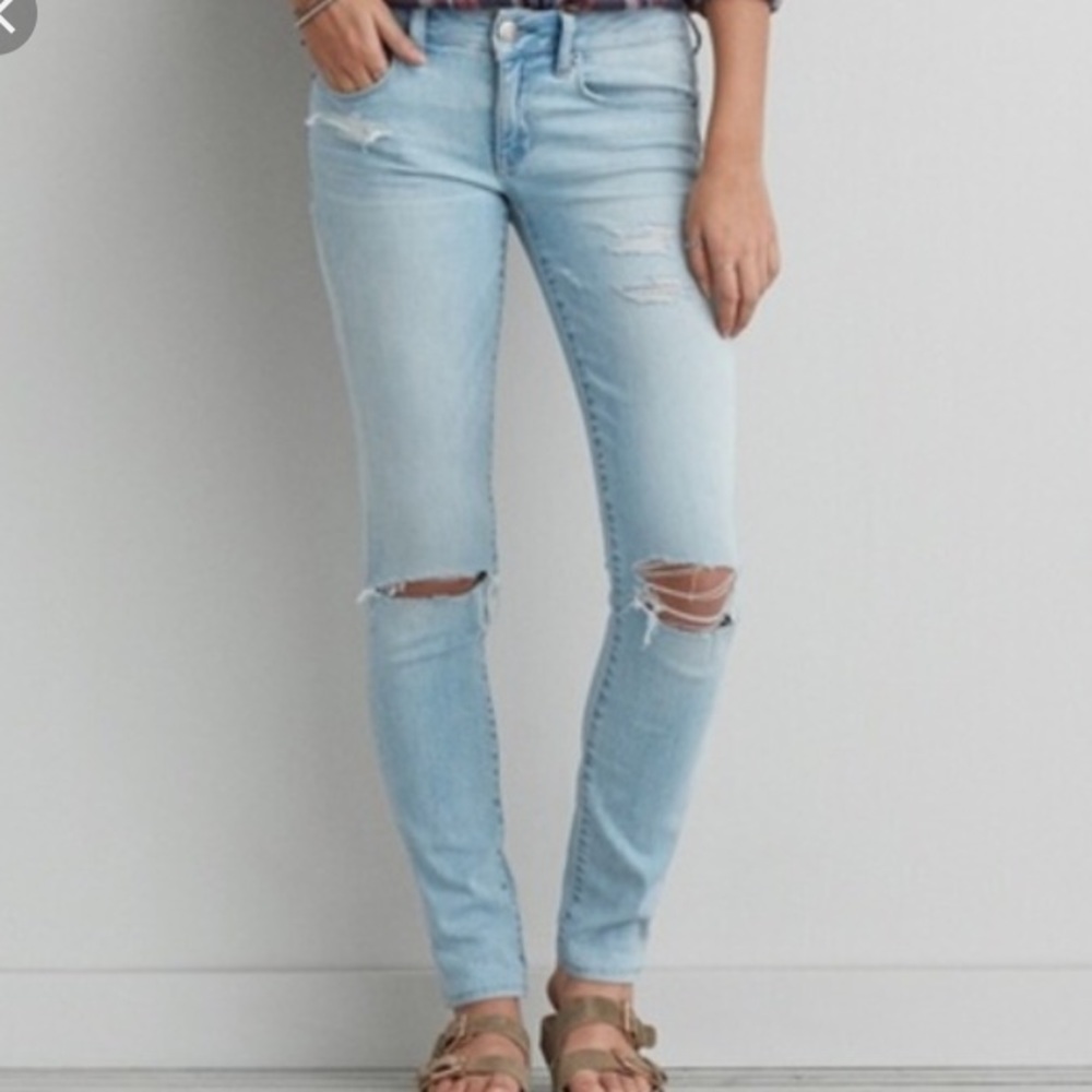 AE Light wash ripped jeans